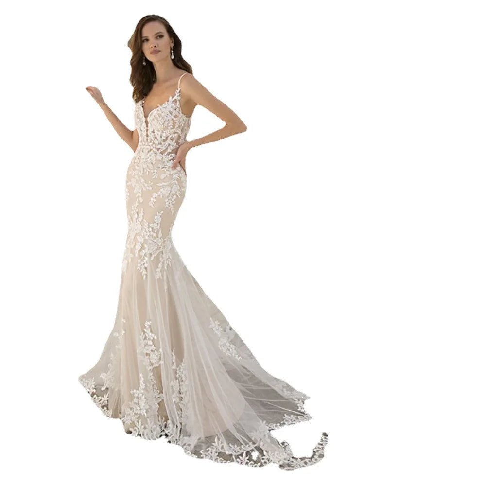 Customized Lace V-Neck Wedding Dress with Court Train Elegant Wedding Dress Appliques Bridal Gown Vestido De Noiva