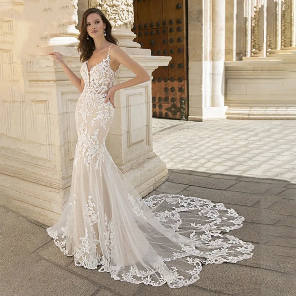Customized Lace V-Neck Wedding Dress with Court Train Elegant Wedding Dress Appliques Bridal Gown Vestido De Noiva