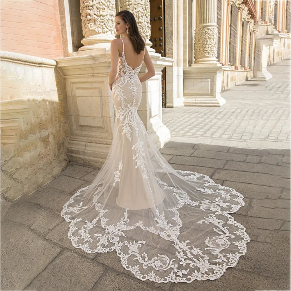Customized Lace V-Neck Wedding Dress with Court Train Elegant Wedding Dress Appliques Bridal Gown Vestido De Noiva